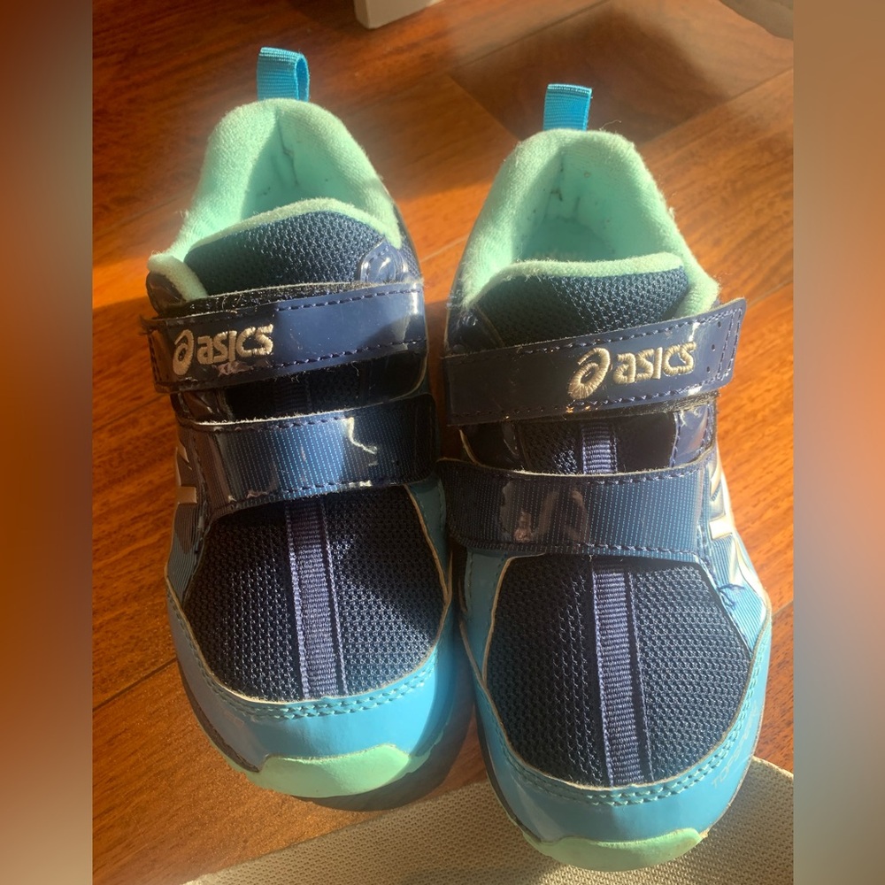 Oasics shoes for kid, 18cm -18,5 CN , us:k11 1/2,uk:K10 1/2 excellent condition